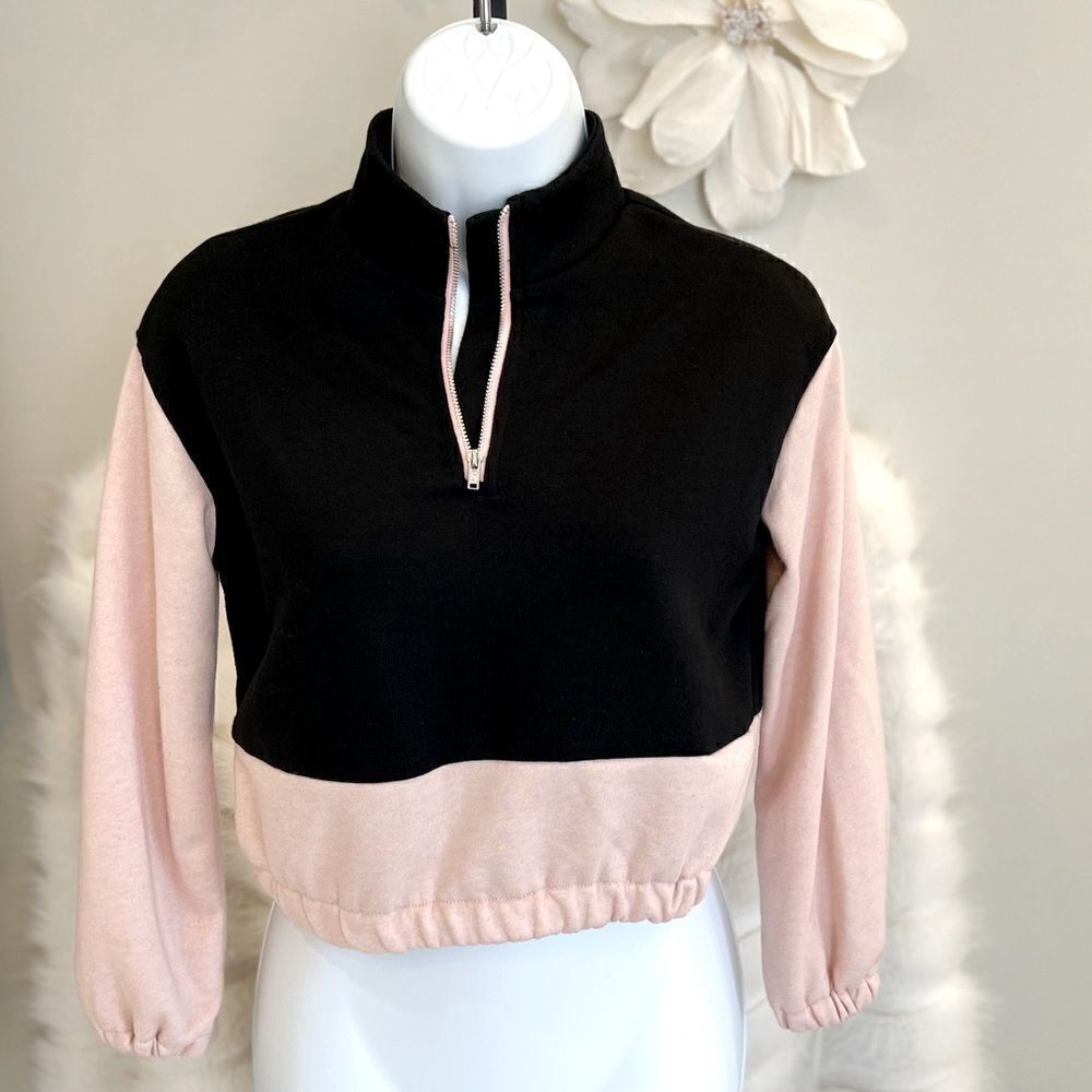 Color Block Crop Sweatshirt (10) - Picture 2 of 9